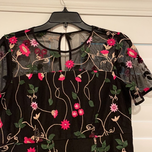 Beautiful Maternity Dress Fancy - A pea in the pod Small - Picture 2 of 2